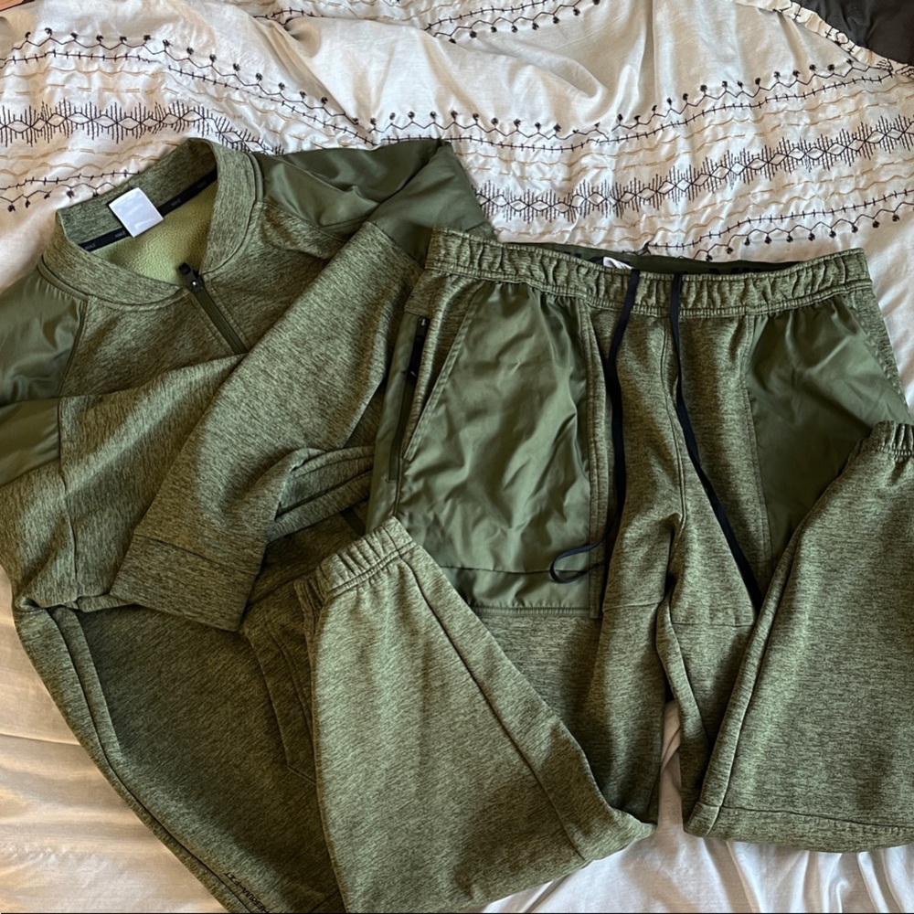Nike Men's Olive Green Performance Jacket & Jogger Set